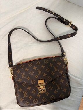 Louis Vuitton Bag - Pochette Métis Purse